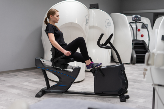 Rower poziomy w Studio Figura Łódź – bezpieczny trening cardio dla kręgosłupa